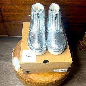 NEW UGG Neumel Metallic Sheepskin Platform Boots: Never worn w/original box